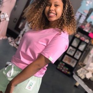 NWT EllieO Pink Lounge  T-shirt with Green and White Seersucker Tag